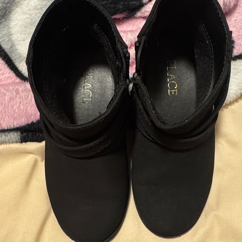 Place Black Ankle Boots